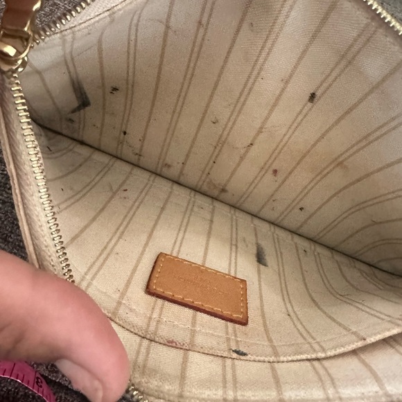 Louis Vuitton clutch. - Picture 3 of 6